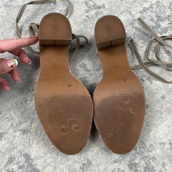 Seychelles Drift Taupe Suede Leather Lace up Heels Studded Sz 8.5 - Picture 13 of 16